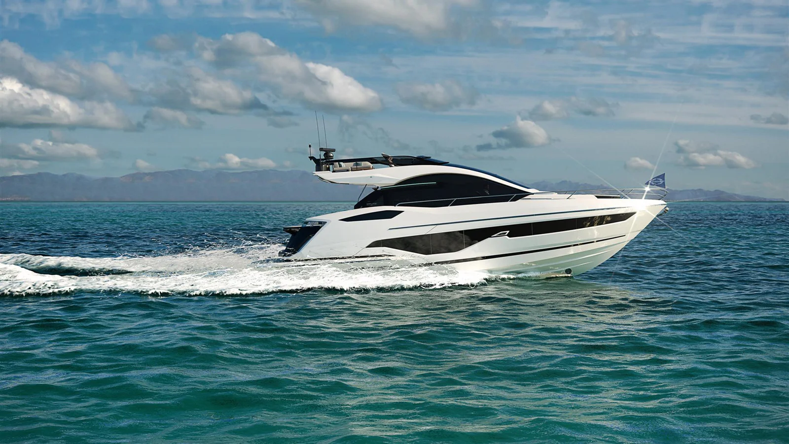 يخت Sunseeker 55 Sport Yacht المزود بـ "سبورت بريدج".