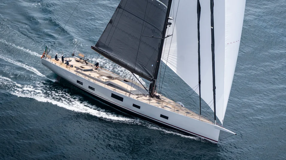The Kalantis combines the performance of a racing yacht and the comfort of a luxury family cruiser