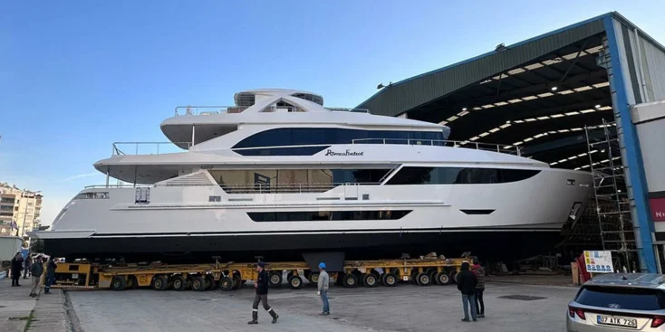 The Romeo Foxtrot yacht has a length of 36.1 m and a beam of 7.8 m