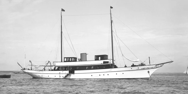 Initially Caleta's hull and superstructure were painted white