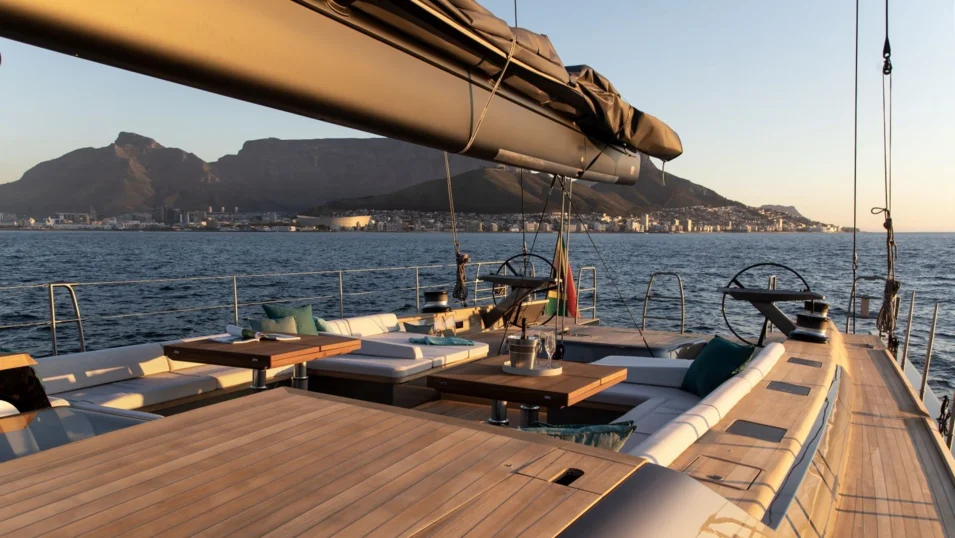 The Deck layout is designed to allow for easy sailing in supreme comfort and security both during navigation and leisure time thanks to a clean and flush deck