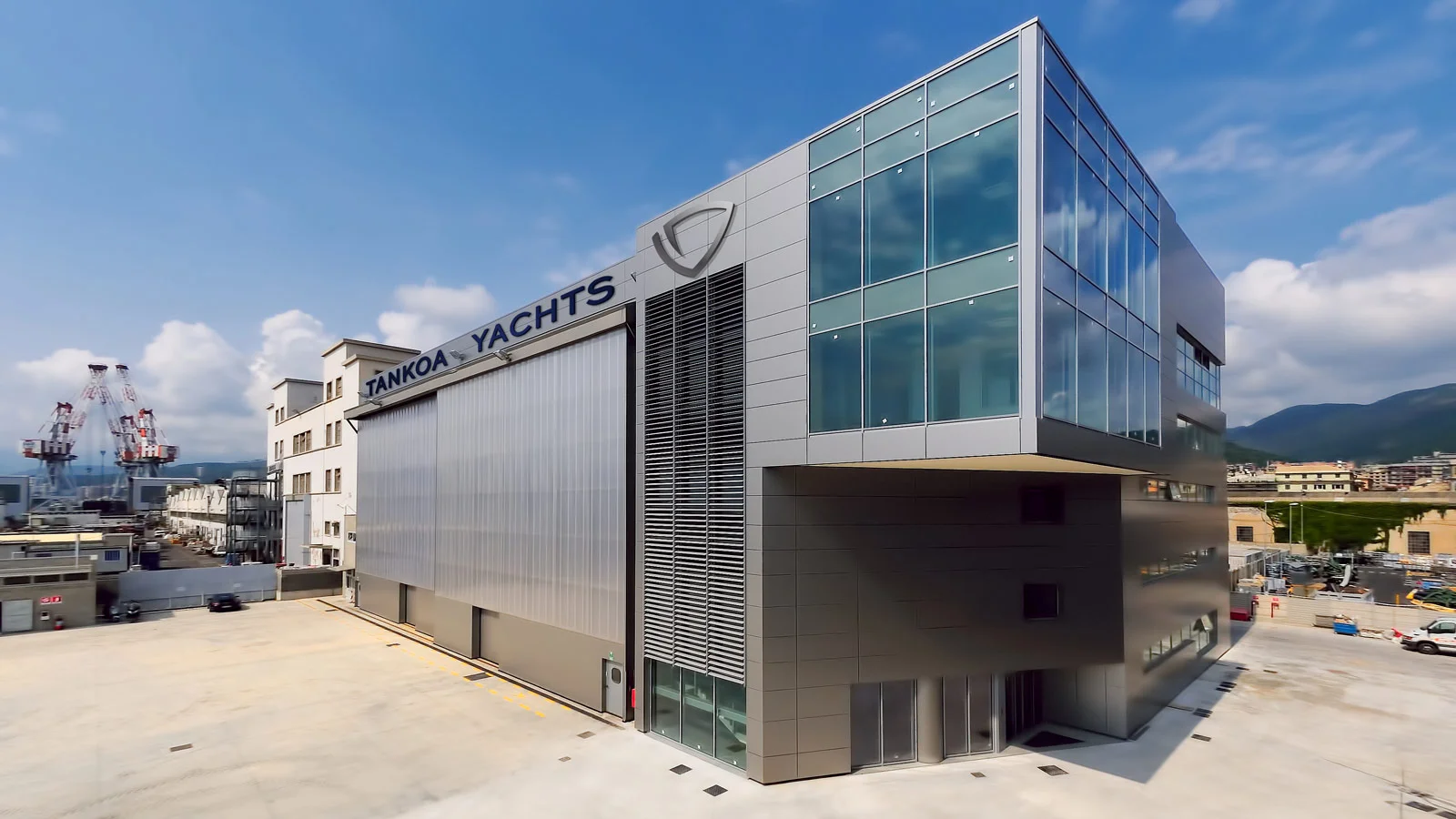 Производственная площадка верфи Tankoa Yachts в Генуе