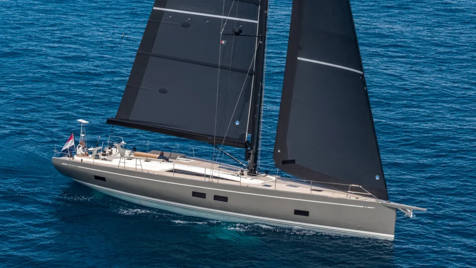 За основу Grand Soleil 65 Performance была взята техническая платформа модели Grand Soleil 72