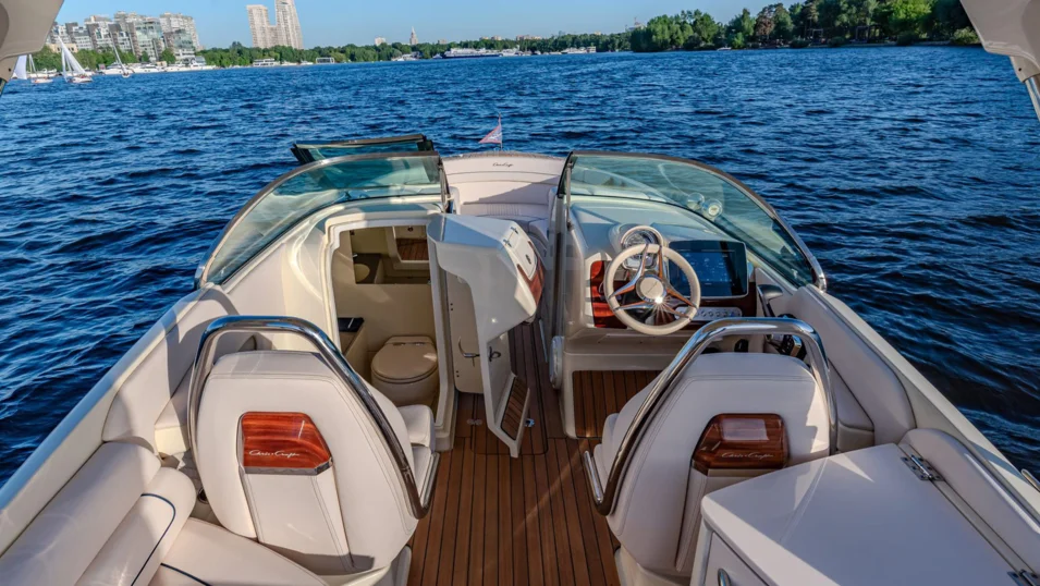 There is a head and a bar on board the Launch 28 GT