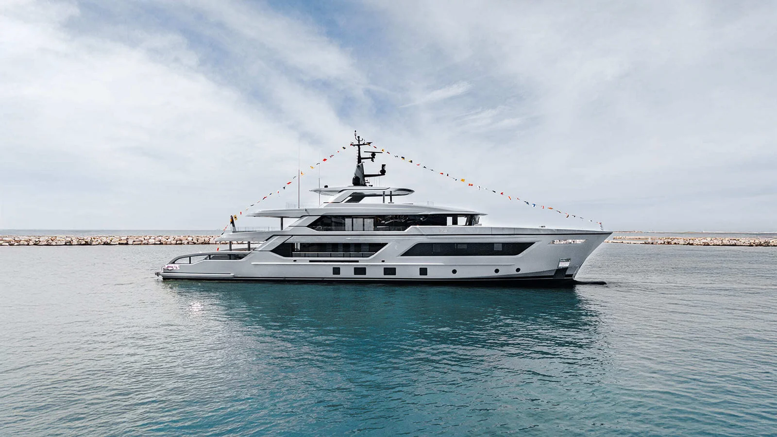 The CdM RJ155 is a three-deck superyacht with a sundeck and five cabins
