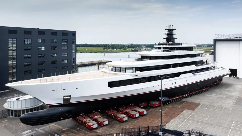 The Oceanco Y726's classic exterior is owed to Espen Øino International