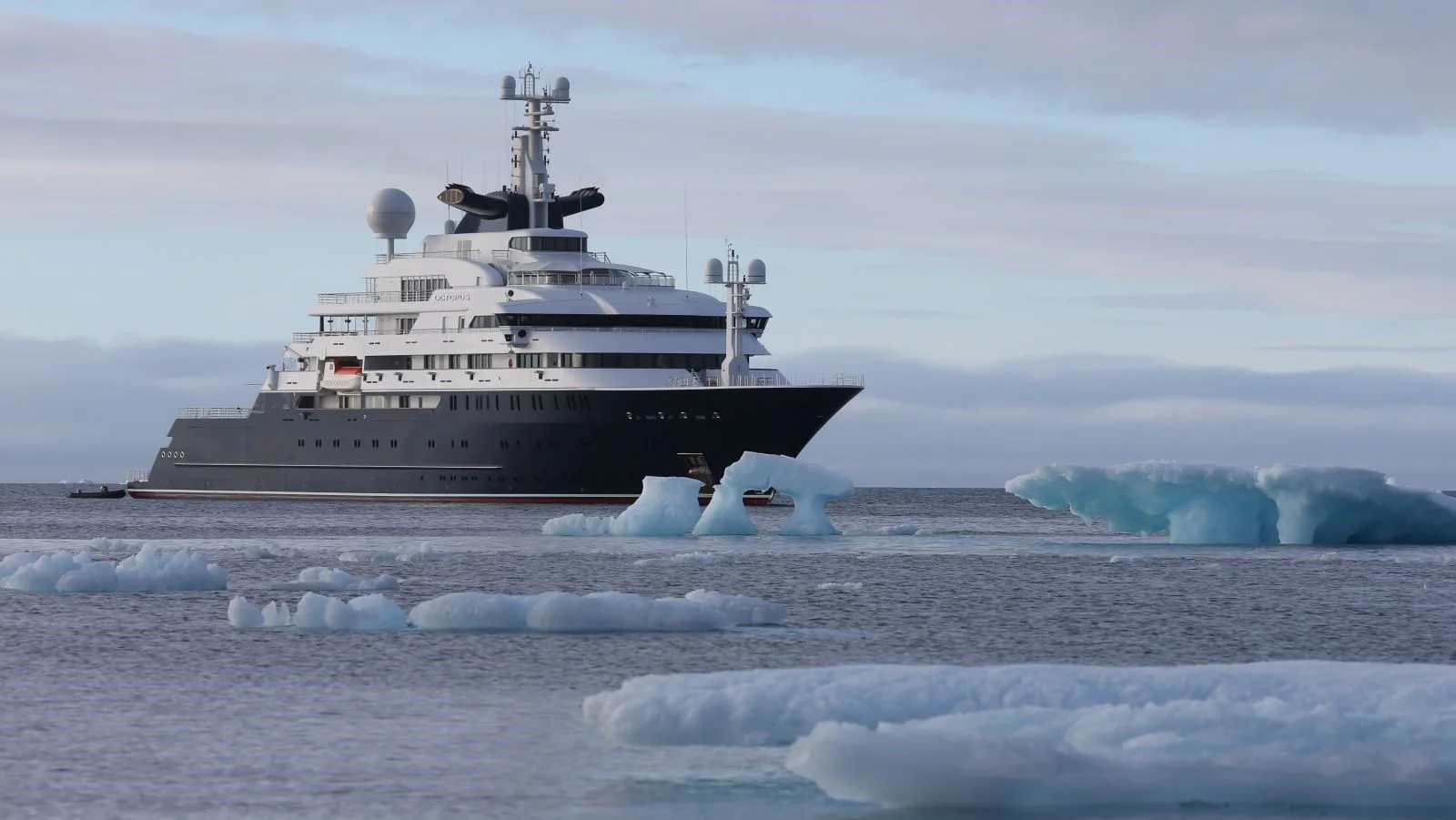 Explorer yacht Octopus