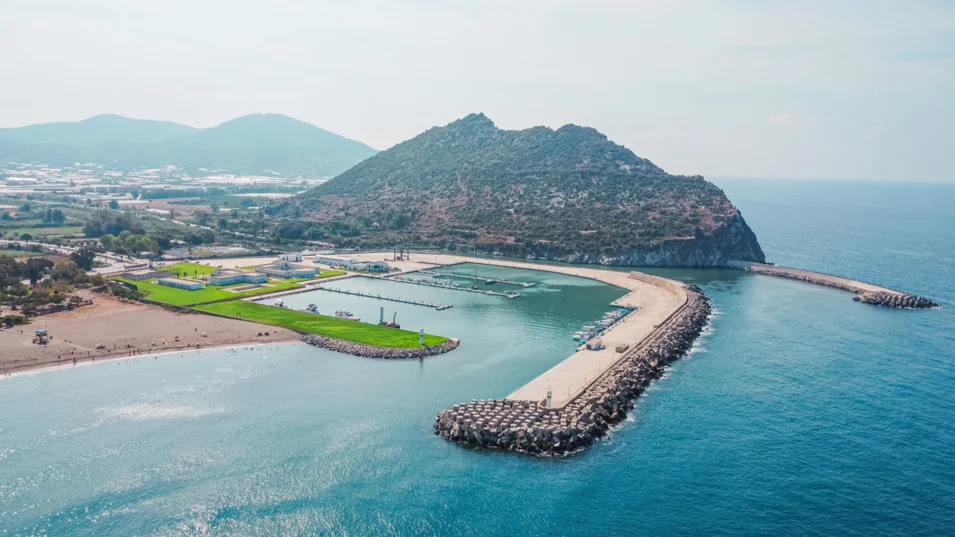 Gazipaşa Gold Marina может принять 208 судов длиной до 40 м