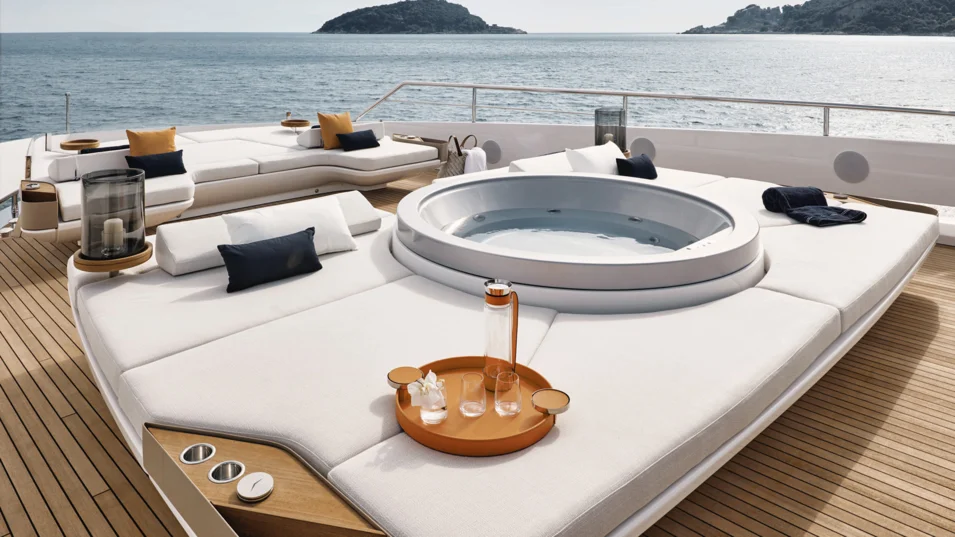 The Grande Trideck's foredeck with a jacuzzi and a lounge (Azimut, 38.2 m)