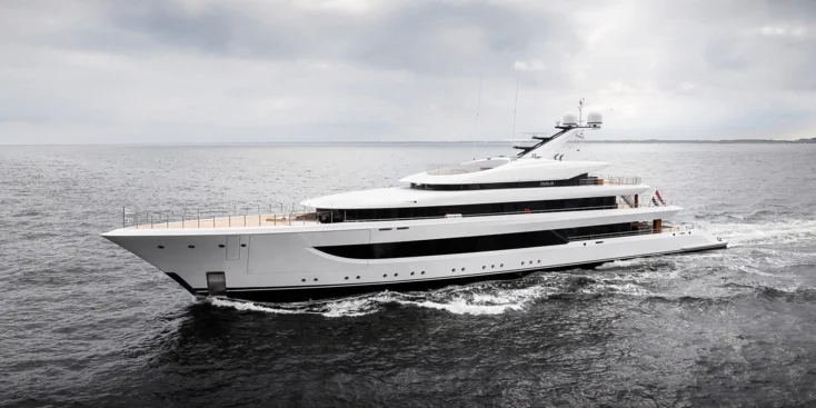 Feadship Stella M передана владельцу