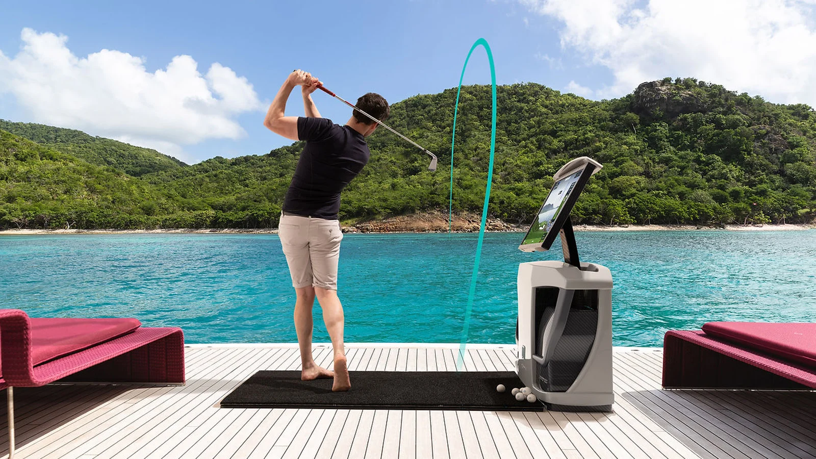 SeaDrive CX is the world’s first portable superyacht golf simulator