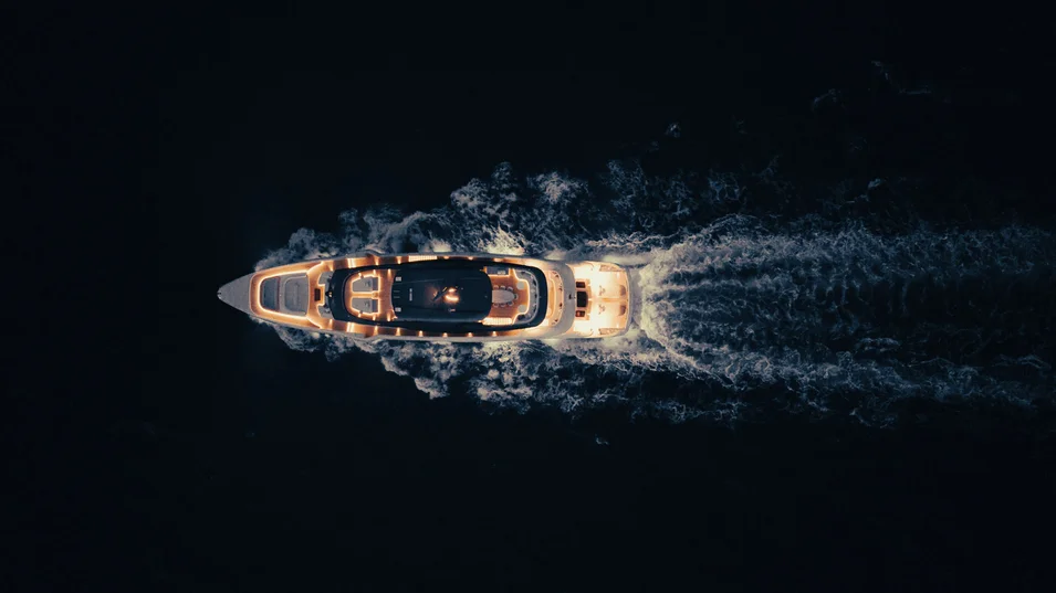 Впечатляющее количество внешних зон отдыха на Nolimits Gemini связано с желанием верфи не выходить за пределы 500 гросс-тонн