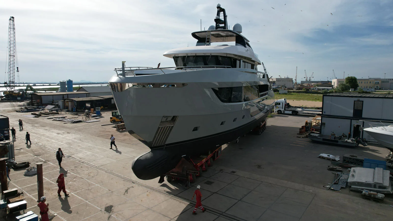 Моторная яхта Lori (Ocean King Doge 400 GT)