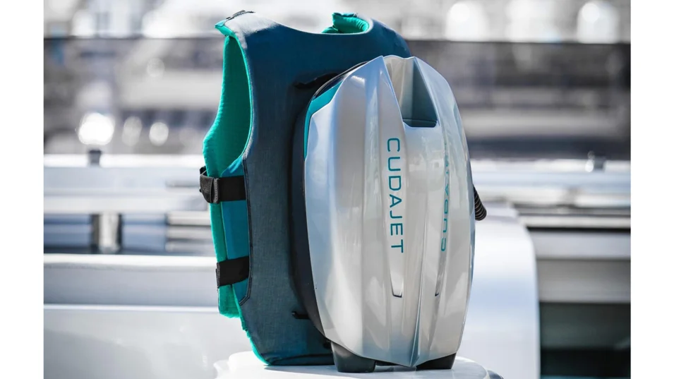 The total weight of the CudaJet is about 15 kg