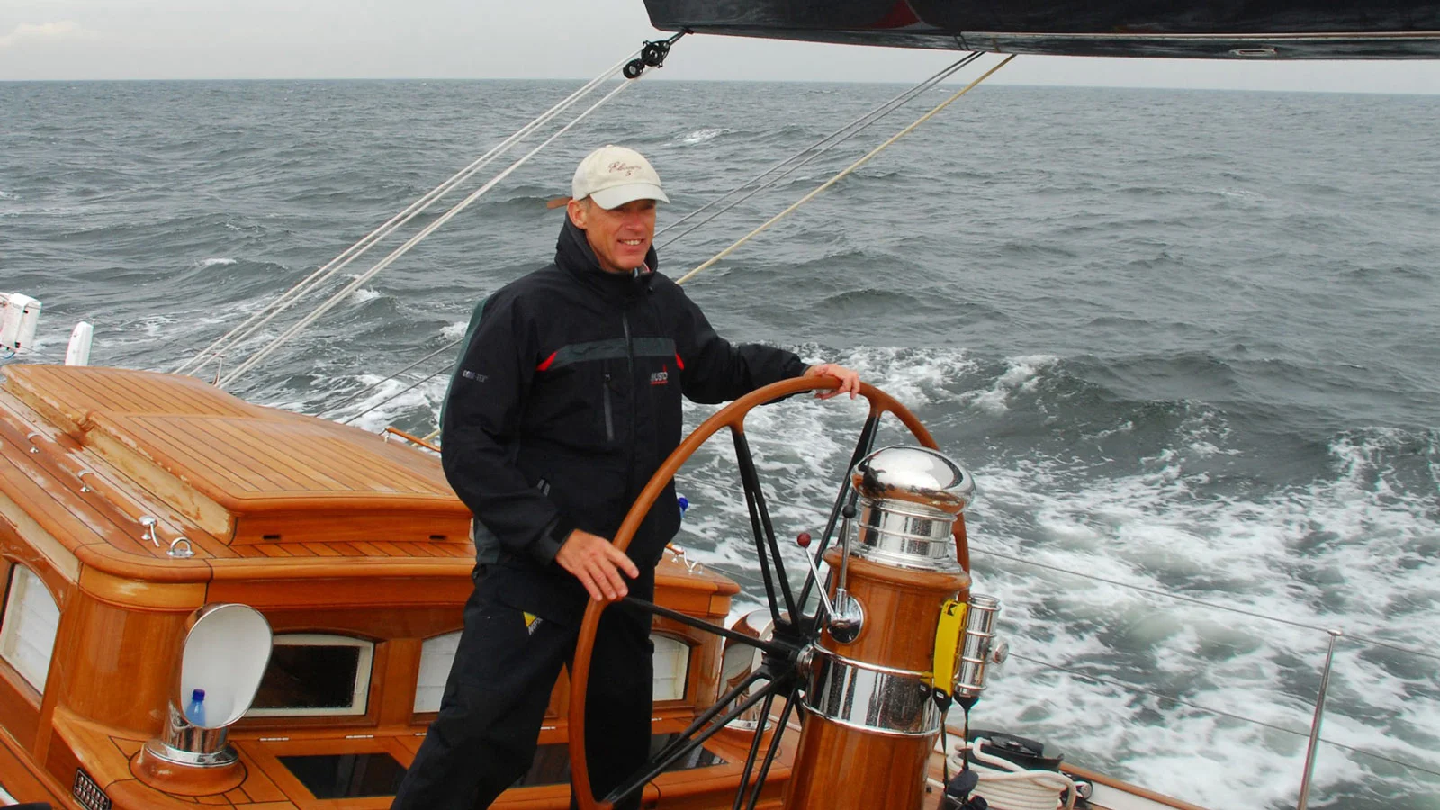 André Hoek started sailing Dutch sailboats when he was just 5, which is definitely reflected in his works
