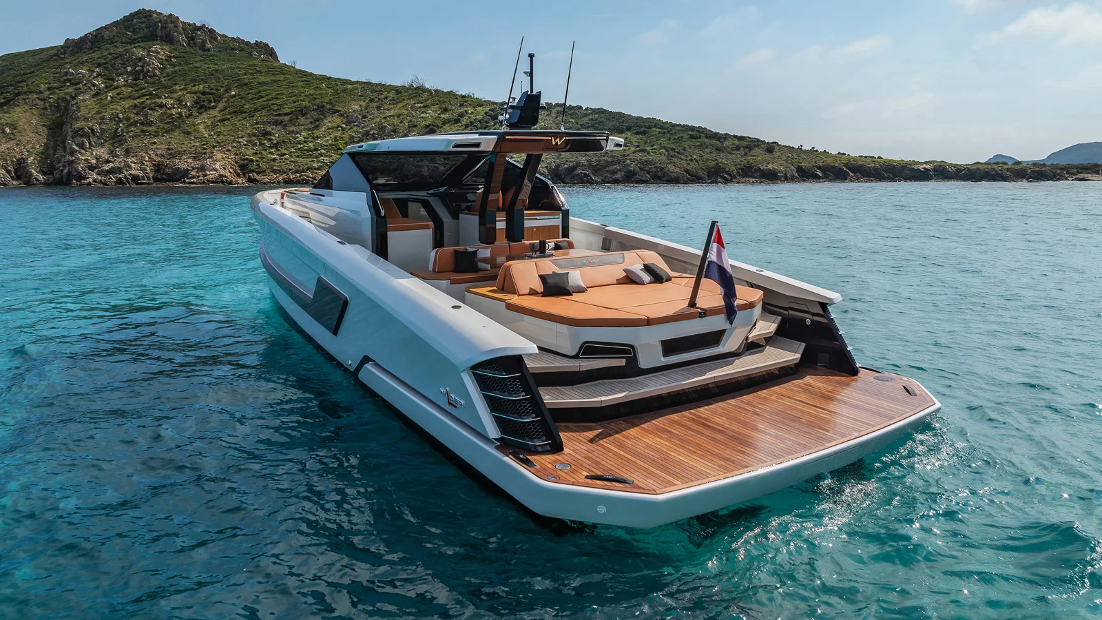 The Wilder 60 has a large sunpad and a bathing platform aft