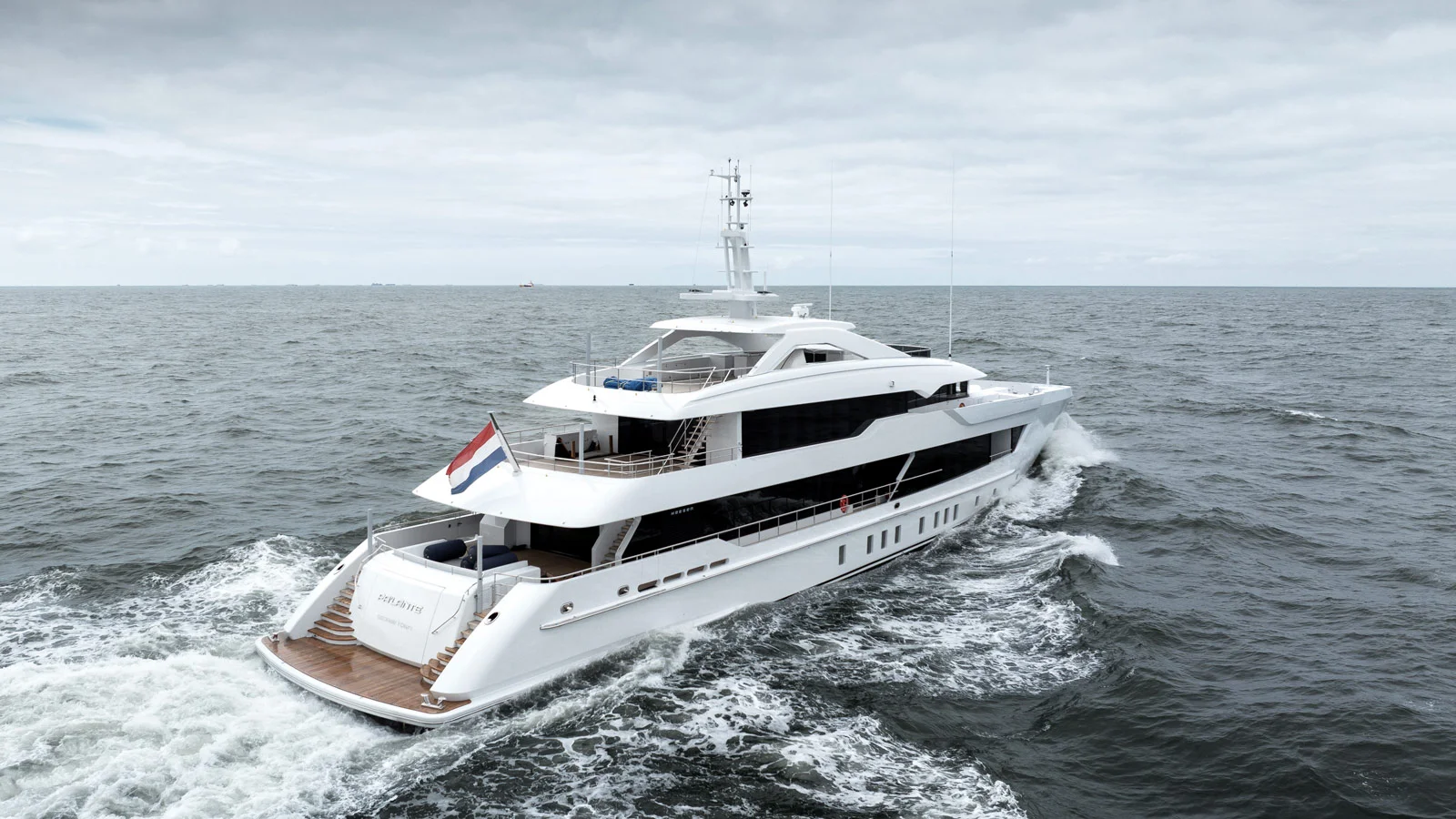 The Pa’lante can accommodate up to 12 guests across six cabins