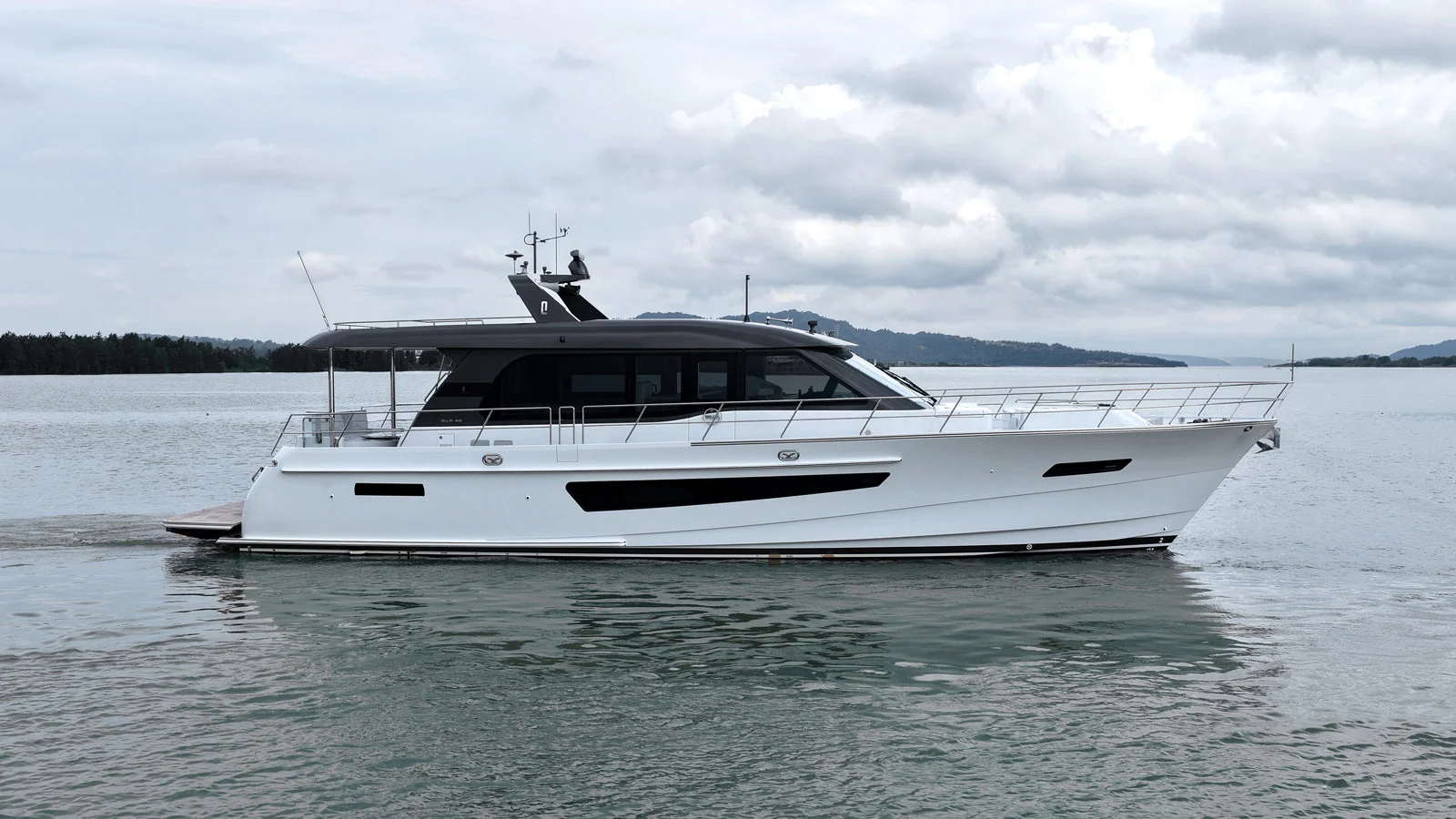 CLB65 SUV на верфи CL Yachts называют эволюцией флайбриджной модели CLB65