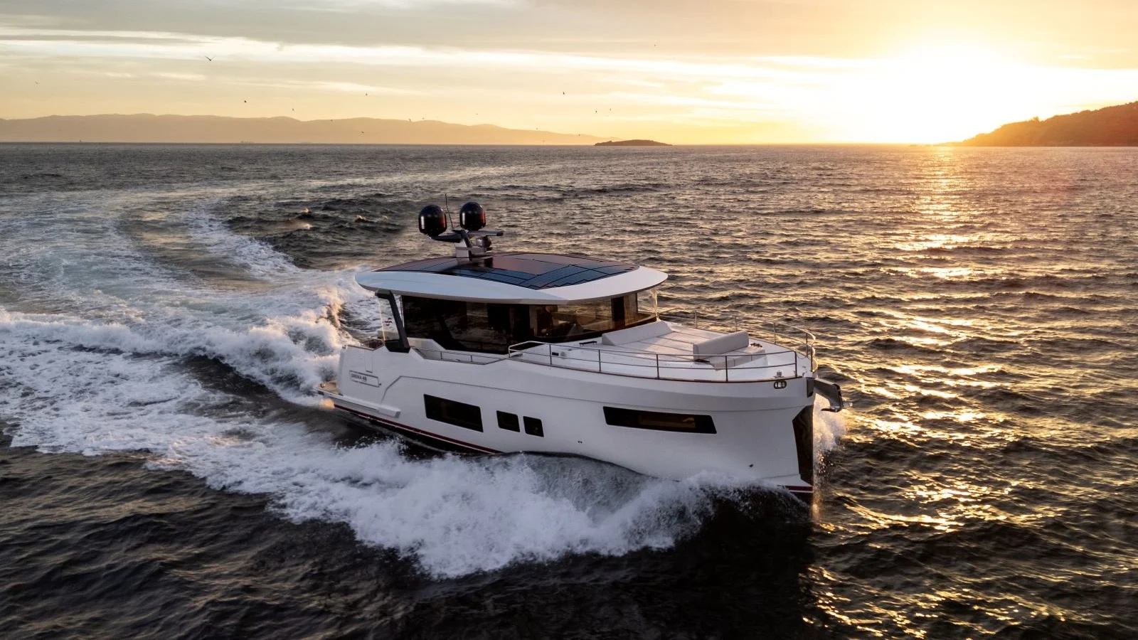 Sirena 48: coupe version with hybrid propulsion