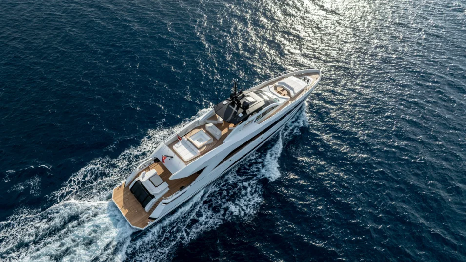 Быстроходный водоизмещающий корпус Alia Yachts Ximena позволяет развивать максимальную скорость свыше 22 узлов