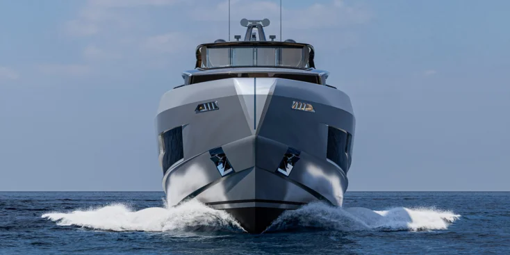 Новая 38.8-метровая суперъяхта ISA Viper 130 строится на продажу