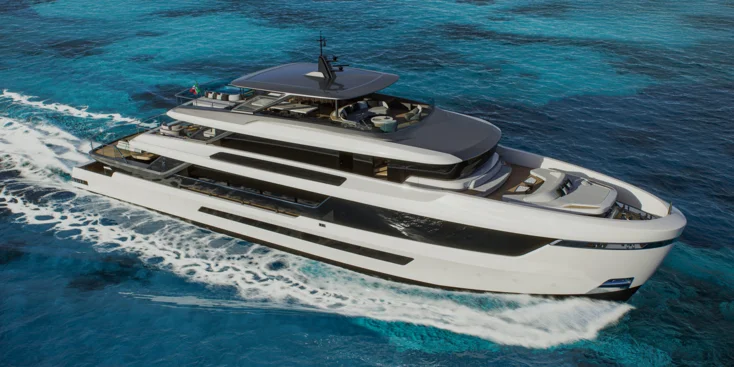 Приподнятый мезонин на корме Extra X130 Triplex во многом определил облик всего судна