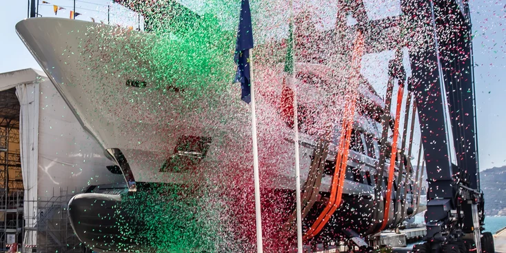 Торжественная церемония спуска на воду первого корпуса серии T60 на итальянской верфи Baglietto