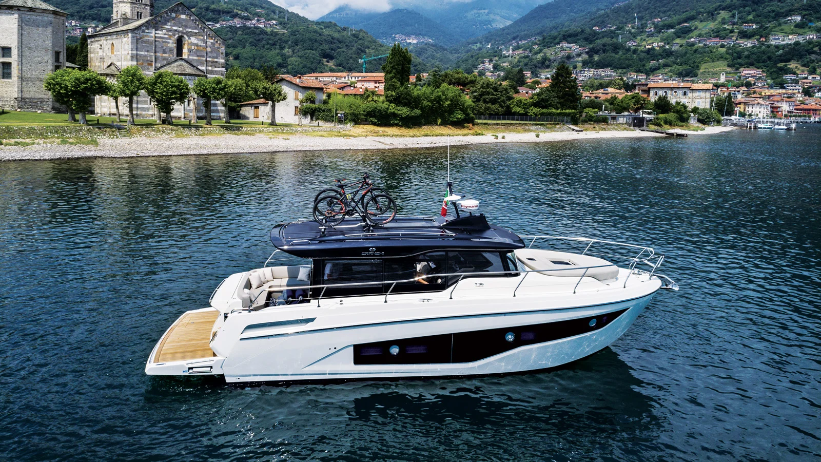 Cranchi T36 Crossover yacht