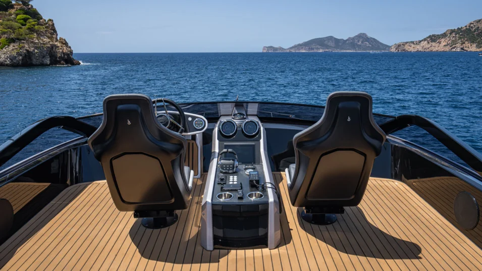  يخت Sunseeker 65 Sport Yacht مع جسر رياضي