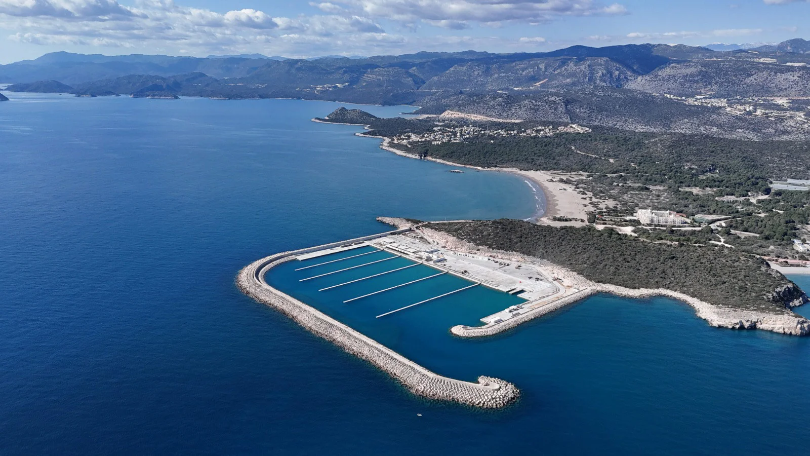 Demre Marina на 700 мест открылась в турецкой Анталье