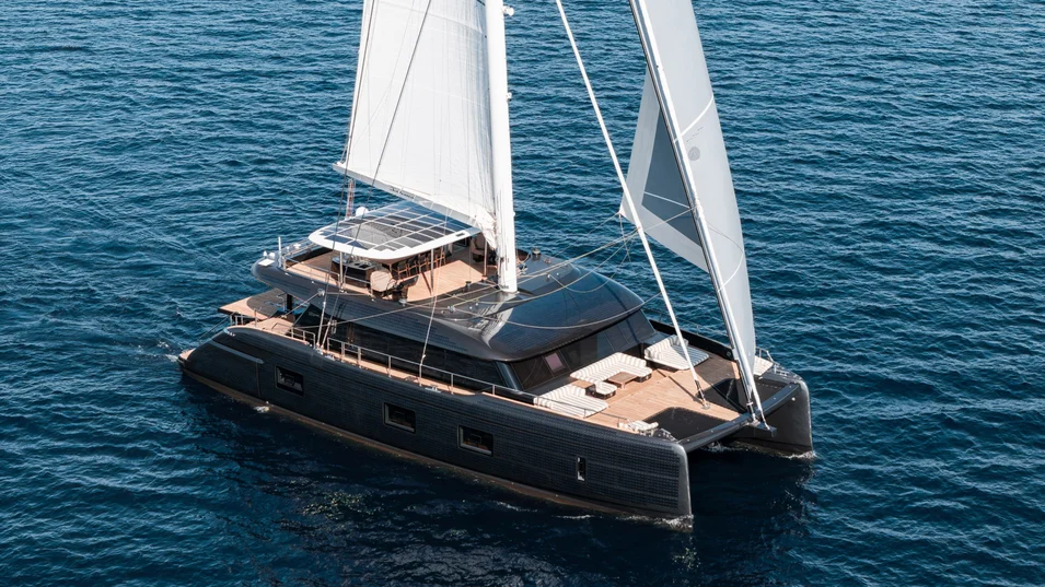 Экстерьер Sunreef 100 Eco Ipharra во многом напоминает еще одну модель польской верфи &ndash; моторный катамаран 100 Sunreef Power