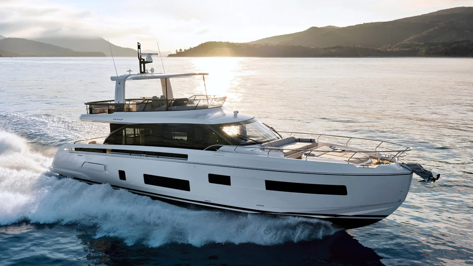 Azimut Fly 70 дебютировала на Каннском яхтенном фестивале 2026