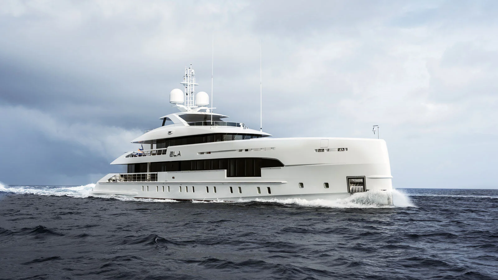 Superyacht Ela