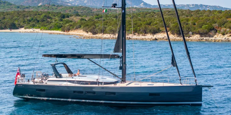 Экстерьер CNB 62 создавала студия Philippe Briand Yacht Design