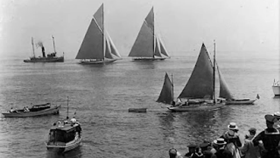 Shamrock IV vs Resolute at America's Cup 1920