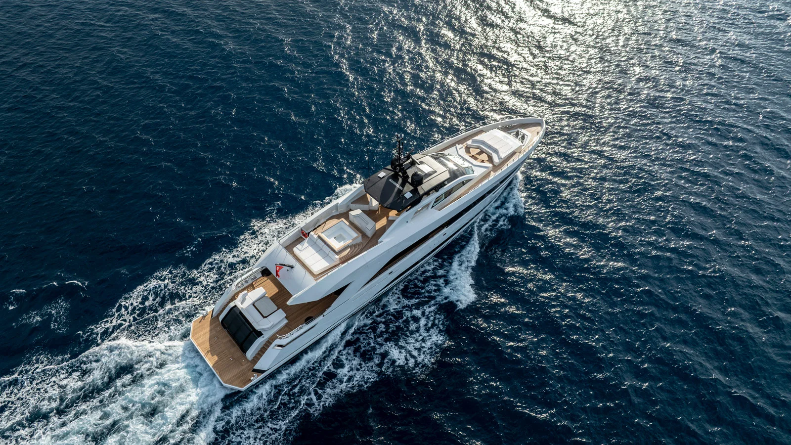 Быстроходный водоизмещающий корпус Alia Yachts Ximena позволяет развивать максимальную скорость свыше 22 узлов