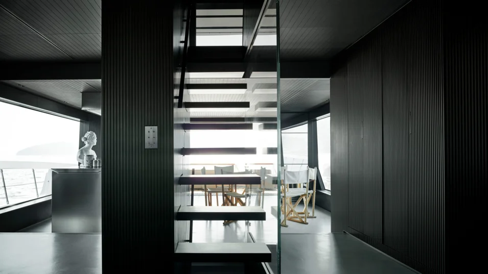 Staircase and interior of the main deck Sanlorenzo SX88