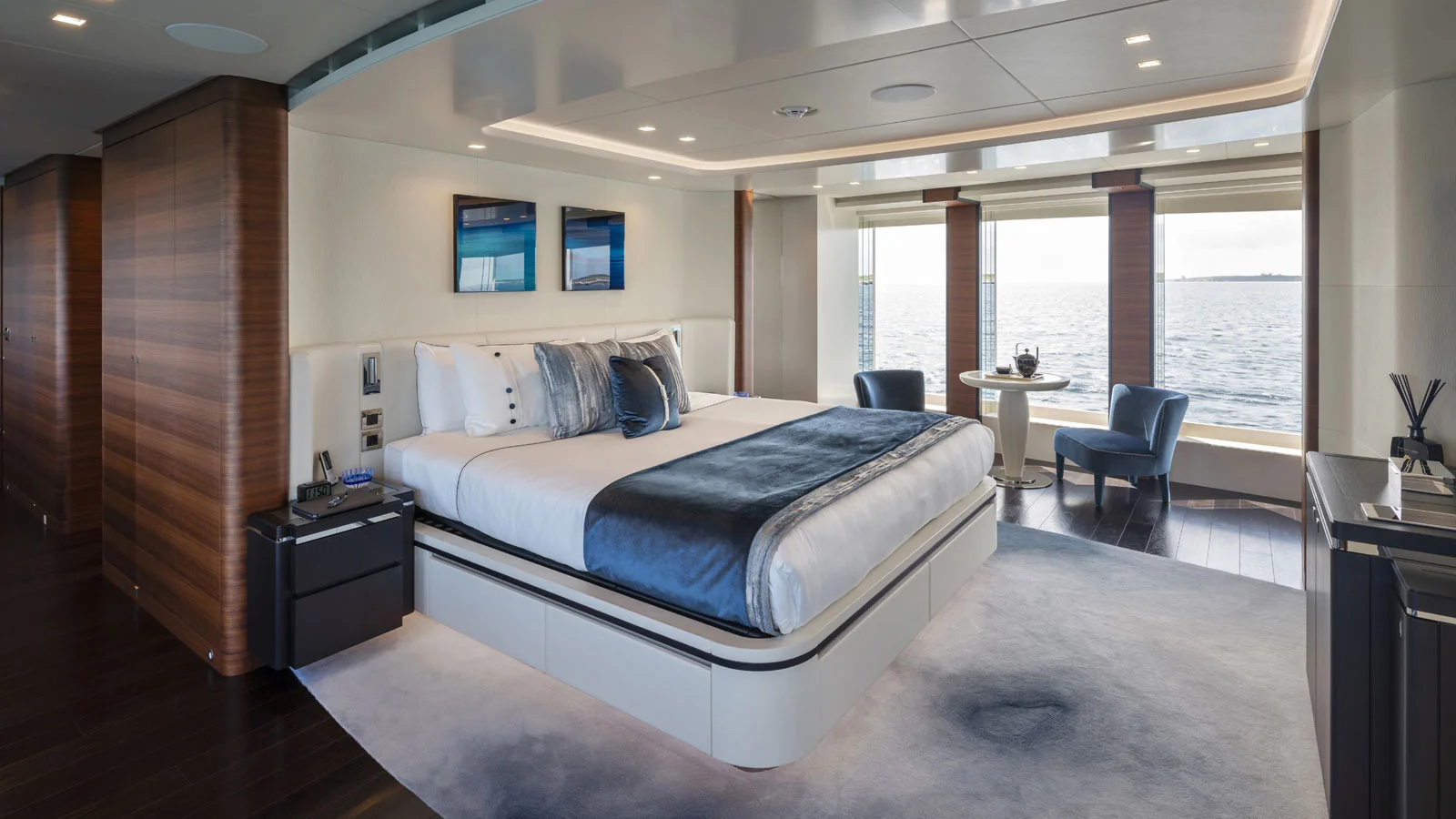 Full-beam owner’s stateroom