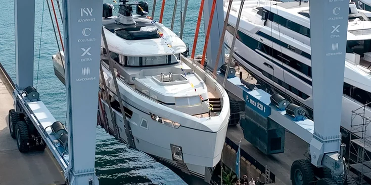 Экстерьер и интерьеры Columbus Atlantique 38 – от студии Hot Lab