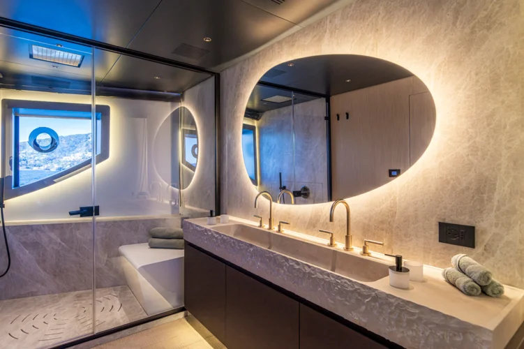 Master cabin bathroom