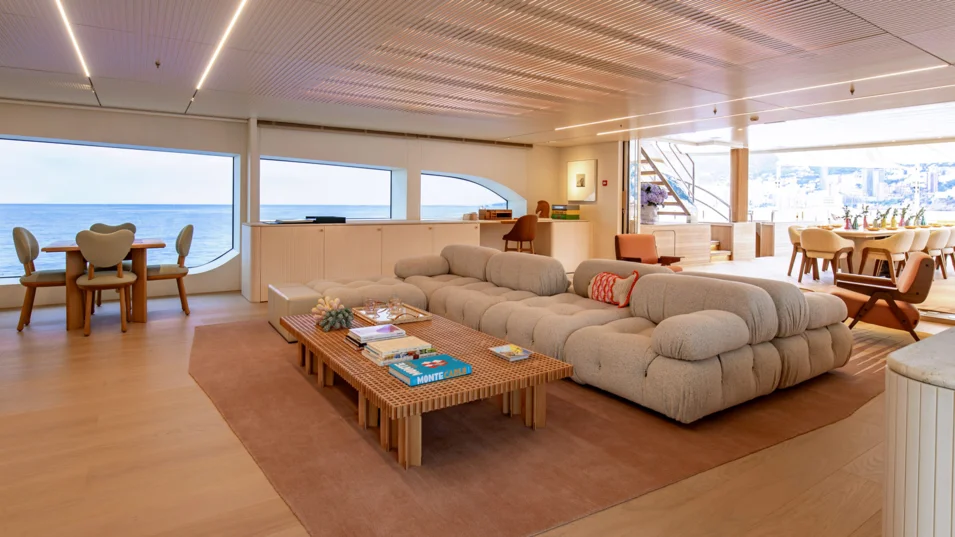 Верхний салон на Benetti Kasper 7