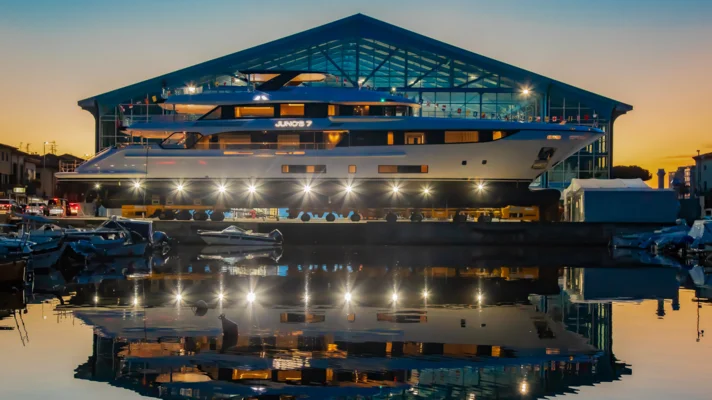 Первая суперъяхта Class 44M на площадке Benetti в Виареджо