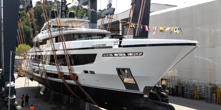 The exterior design of the T52 line was developed by Francesco Paszkowski Design