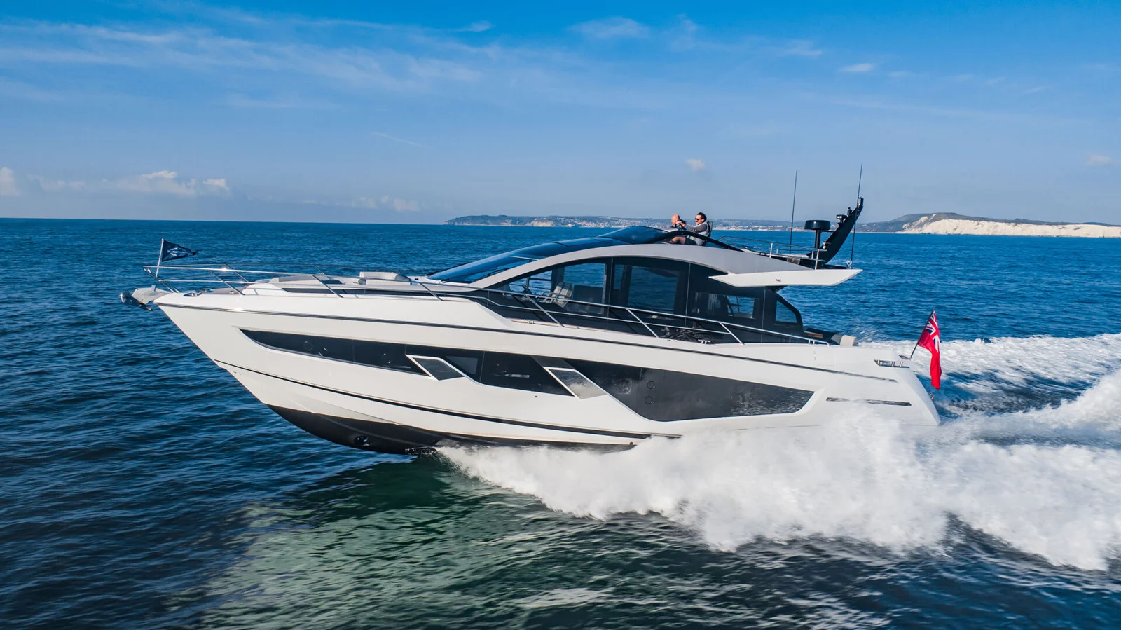  يخت Sunseeker 65 Sport Yacht مع جسر رياضي