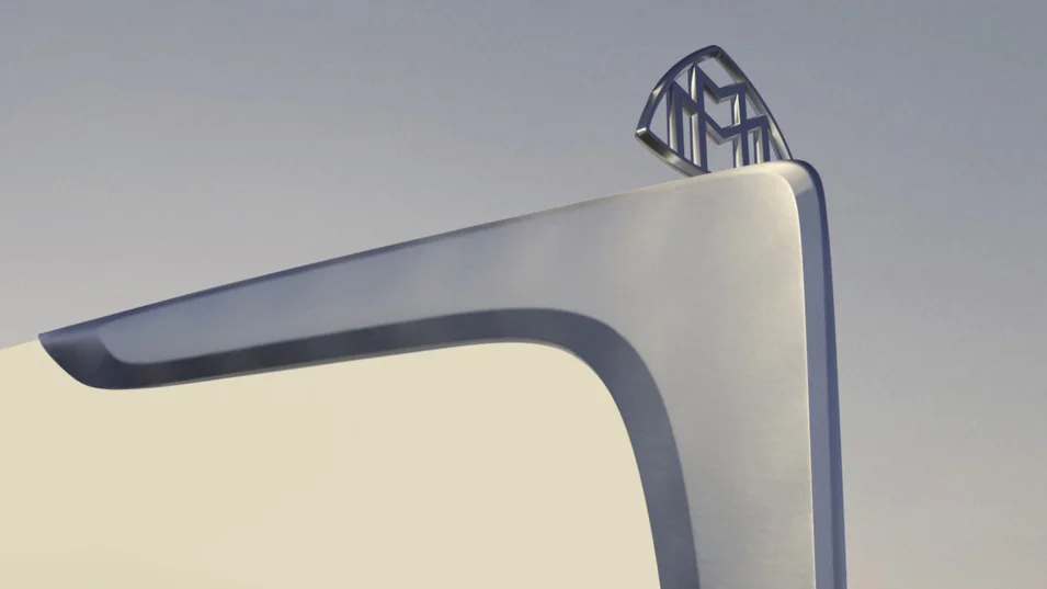 Логотип Mercedes-Maybach на носу Beyond Horizons