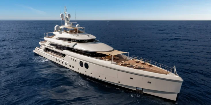Экстерьер Benetti Kasper 7 создавался Cassetta Yacht Designers при активном участии владелицы суперъяхты
