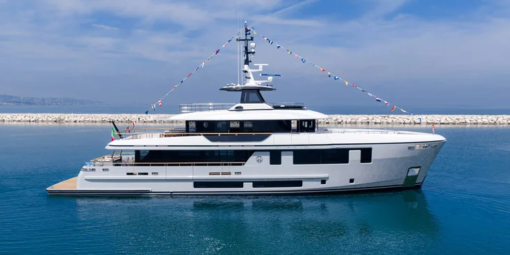 Экспедиционная яхта CdM Deep Blue 115 Octopus получила стальной корпус и алюминиевую надстройку
