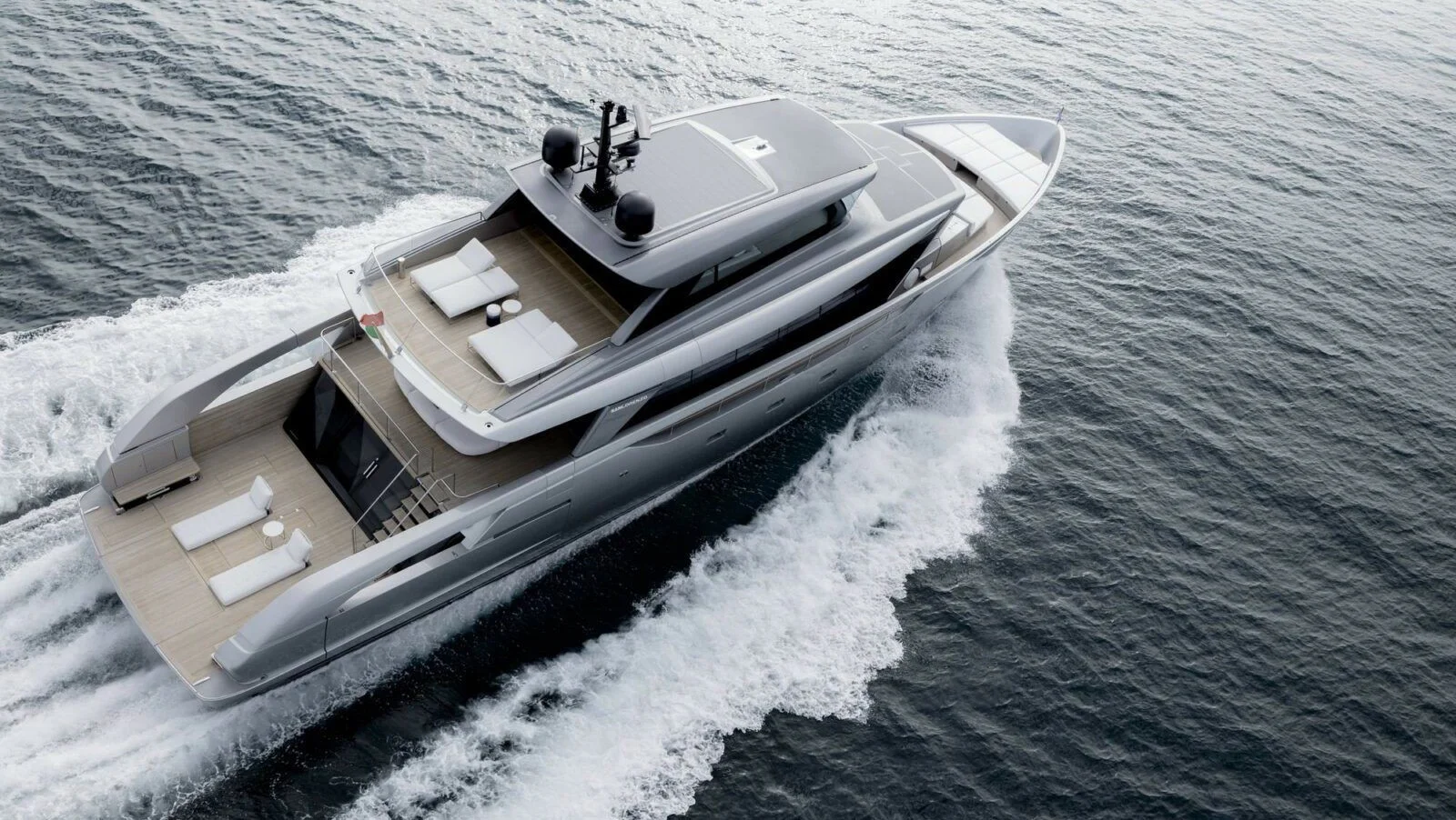 With four engines (3,200 hp in total) the Sanlorenzo SX100 reaches a maximum speed of 23 knots