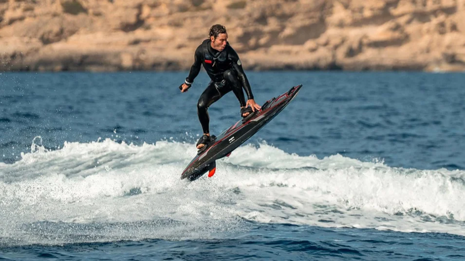 Brabus & Awake Shadow Explore Jetboard's top speed is 55 km/h