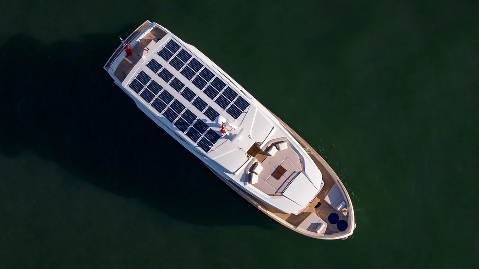 Numarine 27XP оборудована солнечными панелями и энергетической системой Mk2 Super Silent Pack